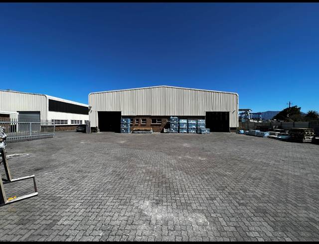 1,273M² WAREHOUSE FOR SALE IN AIRPORT INDUSTRIA